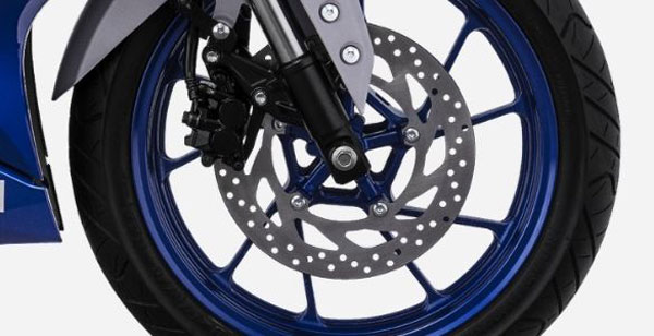 Yamaha R15 V3 Gets New Colours: यामाहा आर15 वी3 नए कलर ऑप्शन में हुई लॉन्च, जानें क्या है खास