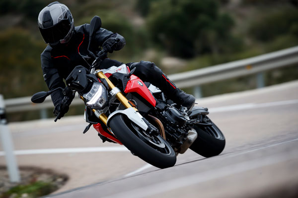 BMW F900 Bikes Becomes Costlier: बीएमडब्ल्यू एफ 900आर बाइक रेंज की कीमतें बढ़ी, जानें