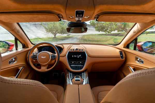 Aston Martin DBX Launched: एस्टन मार्टिन डीबीएक्स भारत में हुई लॉन्च, सिर्फ 4.5 सेकंड में छूती है 100 की स्पीड