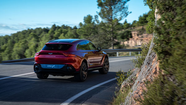 Aston Martin DBX Launched: एस्टन मार्टिन डीबीएक्स भारत में हुई लॉन्च, सिर्फ 4.5 सेकंड में छूती है 100 की स्पीड