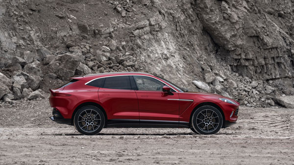 Aston Martin DBX Launched: एस्टन मार्टिन डीबीएक्स भारत में हुई लॉन्च, सिर्फ 4.5 सेकंड में छूती है 100 की स्पीड