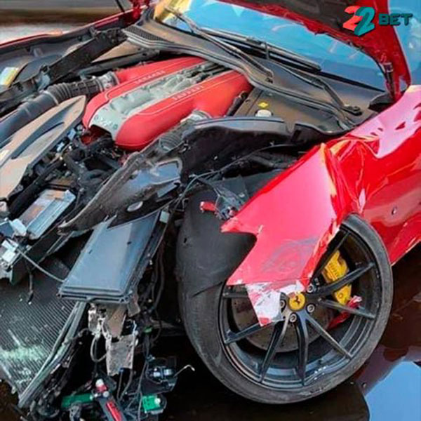 Footballer’s Ferrari Crashed: फुटबाॅलर की करोड़ों की फरारी को सर्विस मैन ने बना दिया कबाड़