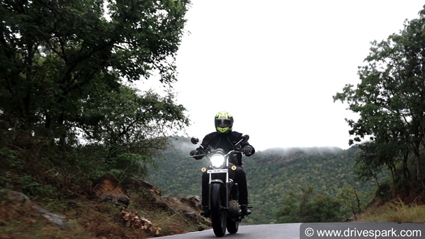 Honda H’ness CB350 Review (First Ride): होंडा हाईनेस सीबी 350: परफोर्मेंस, माइलेज, फीचर्स, कीमत, प्रतिस्पर्धी, वैरिएंट जानकारी