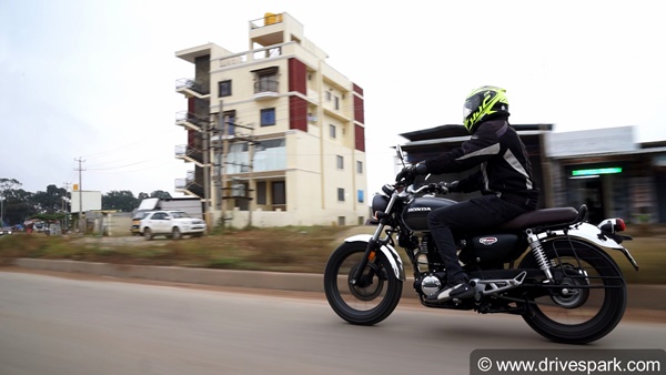 Honda H’ness CB350 Review (First Ride): होंडा हाईनेस सीबी 350: परफोर्मेंस, माइलेज, फीचर्स, कीमत, प्रतिस्पर्धी, वैरिएंट जानकारी