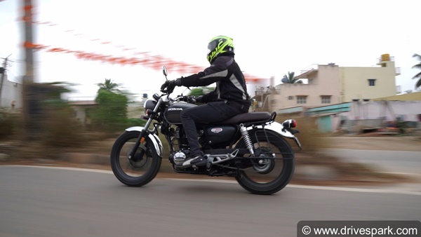 Honda H’ness CB350 Review (First Ride): होंडा हाईनेस सीबी 350: परफोर्मेंस, माइलेज, फीचर्स, कीमत, प्रतिस्पर्धी, वैरिएंट जानकारी