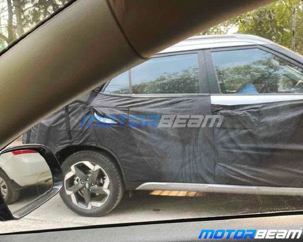 Hyundai Creta 7-Seater Spied: हुंडई क्रेटा 7-सीटर टेस्टिंग करते आई नजर, मिली नई जानकारी