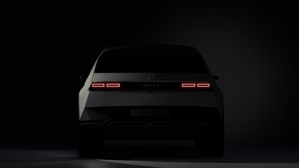 Hyundai Ioniq 5 Teaser Out: हुंडई ने आयोनिक 5 इलेक्ट्रिक कार का टीजर किया जारी, जल्द होगी लाॅन्च