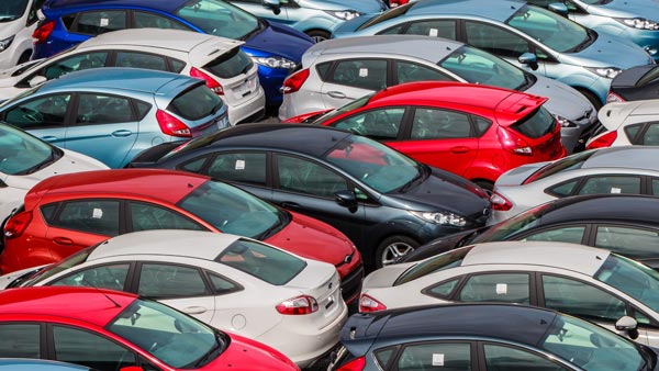 International Driving Permit Renewal: अब विदेश से भी रिन्यू करा सकते हैं ड्राइविंग लाइसेंस, जानें