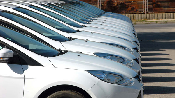 International Driving Permit Renewal: अब विदेश से भी रिन्यू करा सकते हैं ड्राइविंग लाइसेंस, जानें