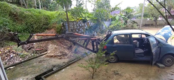 इसरो के इंजीनियर ने 22 साल पुरानी कार को बना दिया खुदाई मशीन, कर रही है लोगों का काम आसान