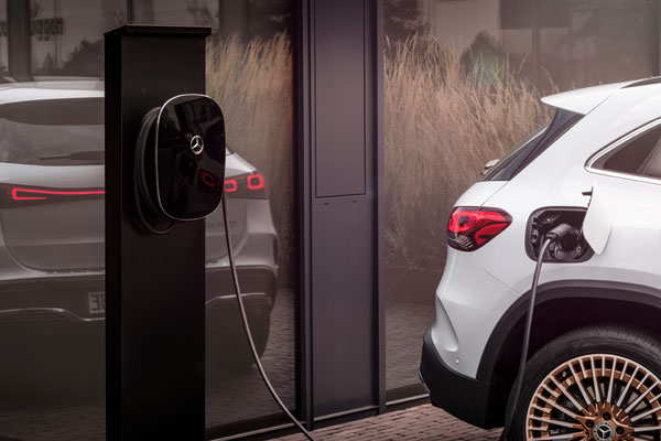 Mercedes EQA Electric Unveiled: मर्सिडीज ईक्यूए इलेक्ट्रिक का हुआ खुलासा, सिंगक चार्ज पर देती है 426 किमी का रेंज
