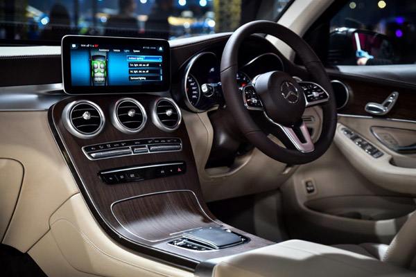 2021 Mercedes GLC Launched: नई मर्सिडीज जीएलसी भारत में 57.70 लाख रुपये की कीमत पर हुई लॉन्च, मिला यह खास फीचर