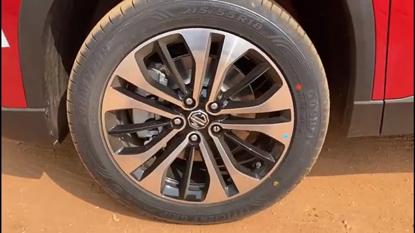 MG Hector Plus 7-Seater: एमजी हेक्टर प्लस 7-सीटर डीलरशिप पर आई नजर, यह हुआ खुलासा