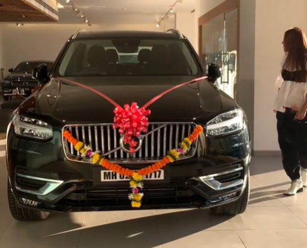 Actress Nia Sharma Buys New Car: टीवी एक्ट्रेस निया शर्मा ने खरीदी 87 लाख रुपये की नई कार, दिखने में लगती है बेहद आकर्षक