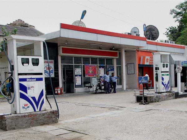 Petrol Price Hike Delhi: पेट्रोल की कीमत दिल्ली में अपने उच्चतम स्तर पर पहुंची, जानें कितनी हुई वृद्धि