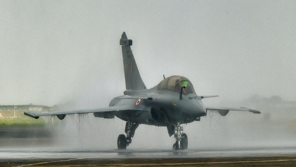Rafale In Republic Day 2021: पहली बार इस गणतंत्र दिवस पर दिखाई जायेगी राफेल, इस तरह से करेगी फ्लाईपास्ट