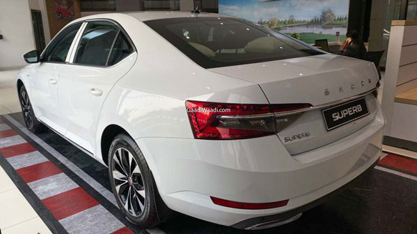 2021 Skoda Superb Reaches Dealership: नई स्कोडा सुपर्ब पहुंची डीलरशिप, जल्द होगी भारत में लॉन्च