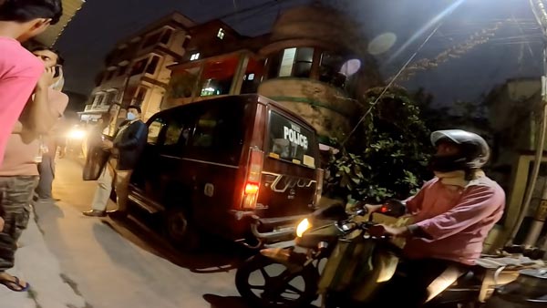 सुपर बाइक की तेज आवाज के कारण पड़ोसी हुए नाराज, बुला ली पुलिस