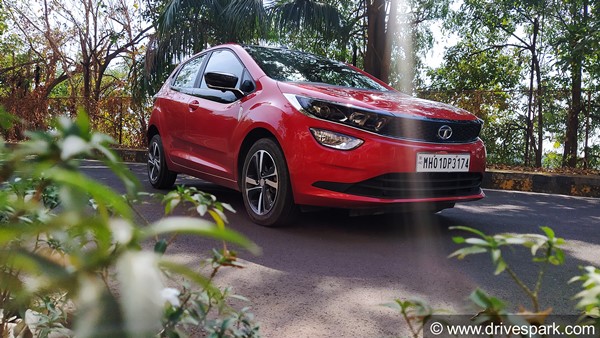 Tata Altroz Sales Milestone: टाटा अल्ट्रोज ने सिर्फ 12 महीने में छुआ 50,000 का आकड़ा, पेट्रोल मॉडल का रहा दबदबा