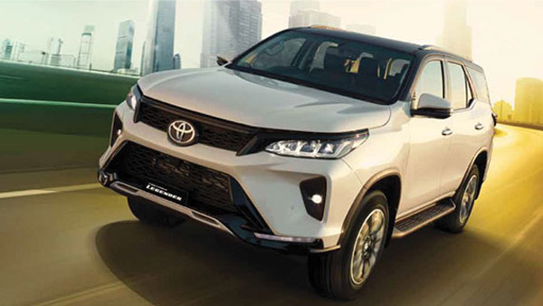 Toyota Fortuner Reaches Dealership: टोयोटा फोरच्यूनर फेसलिफ्ट डीलरशिप पर पहुंची