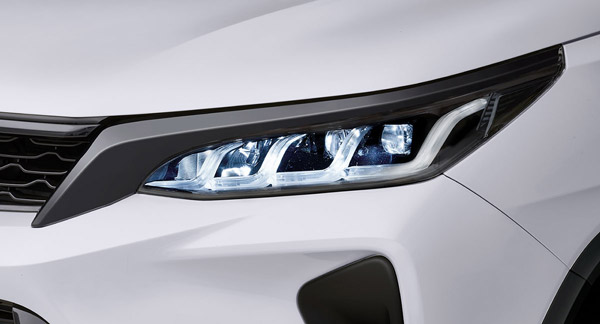 Toyota Fortuner Reaches Dealership: टोयोटा फोरच्यूनर फेसलिफ्ट डीलरशिप पर पहुंची
