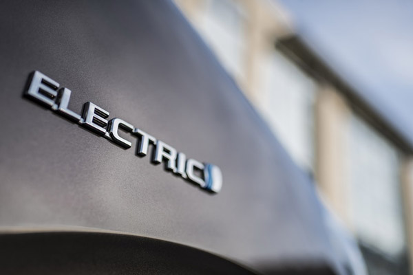 Toyota Proace Electric Van Launched: टोयोटा प्रोऐस इलेक्ट्रिक वैन हुई लाॅन्च, जानें क्या हैं फीचर्स