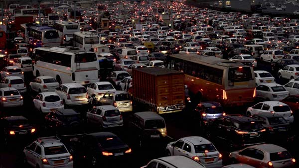 Green Tax On Old Vehicles: पुराने वाहनों पर अब लगेगा ग्रीन टैक्स, स्क्रैपेज पॉलिसी को मिली मंजूरी