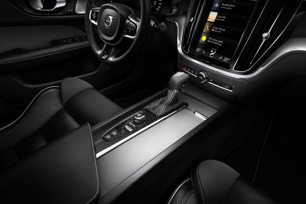 New Volvo S60 Launched: न्यू जनरेशन वोल्वो एस60 भारत में हुई लाॅन्च, कीमत 45.90 लाख रुपये