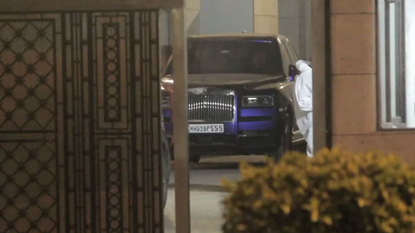 Ambani’s New Cullinan Black Badge: अंबानी परिवार ने खरीदी नई रोल्स रॉयस कलिनन ब्लैक बैज, देखें