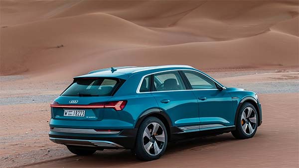 Audi e-Tron New Teaser Released: ऑडी ई-ट्रॉन इलेक्ट्रिक एसयूवी का नया टीजर हुआ जारी, जल्द होगी लाॅन्च