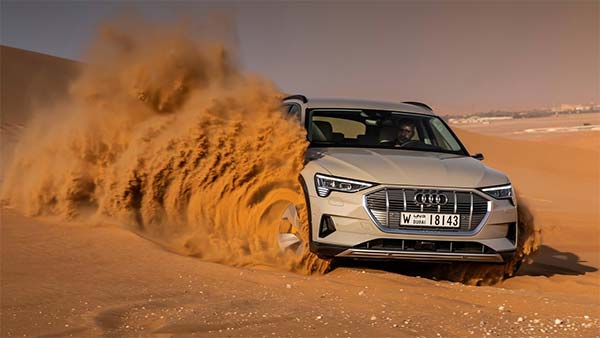 Audi e-Tron New Teaser Released: ऑडी ई-ट्रॉन इलेक्ट्रिक एसयूवी का नया टीजर हुआ जारी, जल्द होगी लाॅन्च