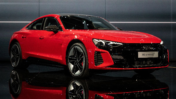 New Audi E-tron GT Revealed: नई ऑडी ई-ट्रॉन जीटी का हुआ खुलासा, देती है 488 किमी/चार्ज का रेंज