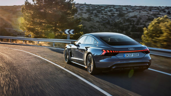 New Audi E-tron GT Revealed: नई ऑडी ई-ट्रॉन जीटी का हुआ खुलासा, देती है 488 किमी/चार्ज का रेंज