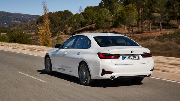 BMW 320d Sport Discontinued: बीएमडब्ल्यू 320डी स्पोर्ट की बिक्री हुई बंद, ऑफिशियल वेबसाइट से हटी