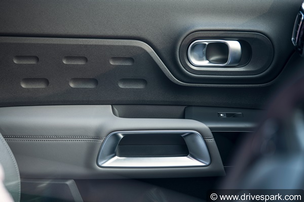 Citroen C5 Aircross Review In Hindi: सिट्रोन सी5 एयरक्रॉस सी5 रिव्यू: डिज़ाइन, फीचर्स, इंजन, परफॉर्मेंस, हैंडलिंग जानकारी