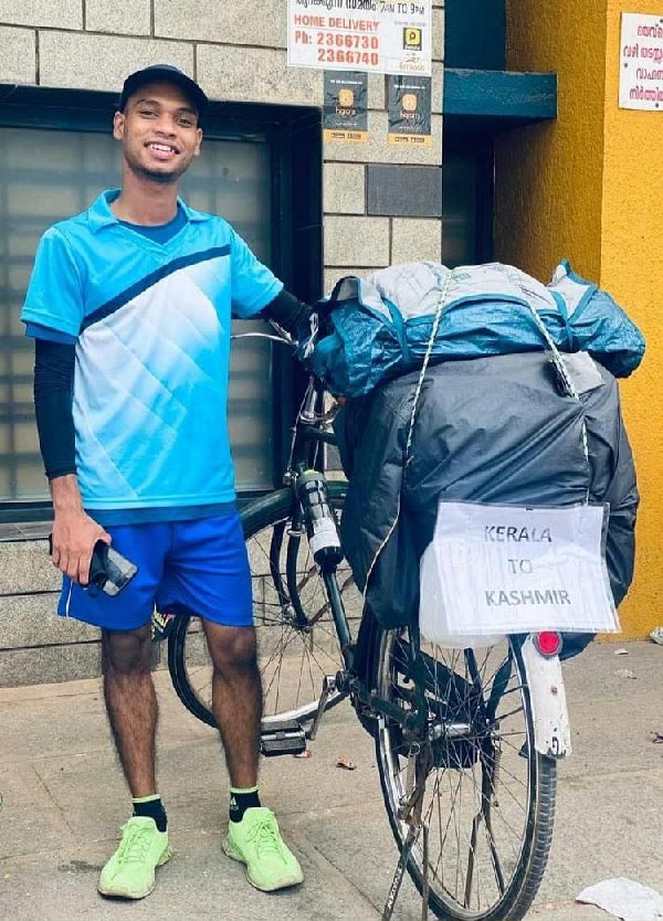 Kerala To Kashmir By Bicycle: चाय बेचने वाला यह लड़का साइकिल से तय करेगा केरल से कश्मीर तक का सफर