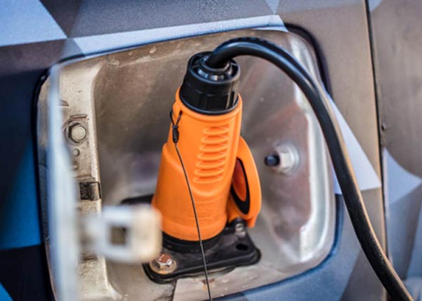 Electric Car Conversion Startups: यह स्टार्टअप कंपनियां दे रही हैं बढ़ते पेट्रोल की कीमत से निजात, आप भी जानें