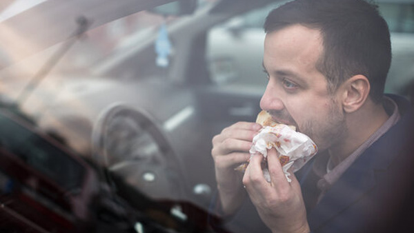 Why Leaving Food In Car Is Risky: आखिर कार में क्यों नहीं छोड़ना चाहिए खाने-पीने का सामान, 5 कारण