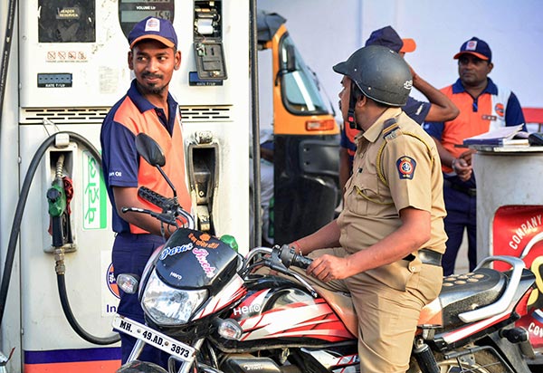 Farm Cess On Petrol & Diesel: सरकार पेट्रोल व डीजल पर लगाएगी एग्री इंफ्रा टैक्स, पर नहीं बढ़ेगी कीमत