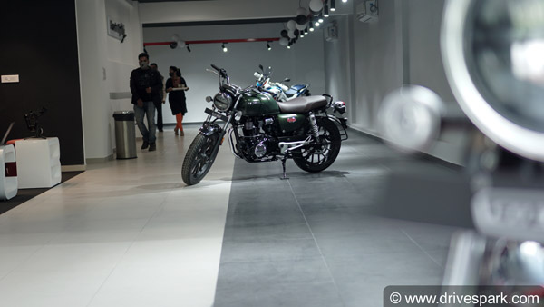 Honda H’Ness CB 350 Sales Milestone: होंडा ने हाइनेस सीबी 350 के बेचे 10,000 यूनिट्स, जानें फीचर्स