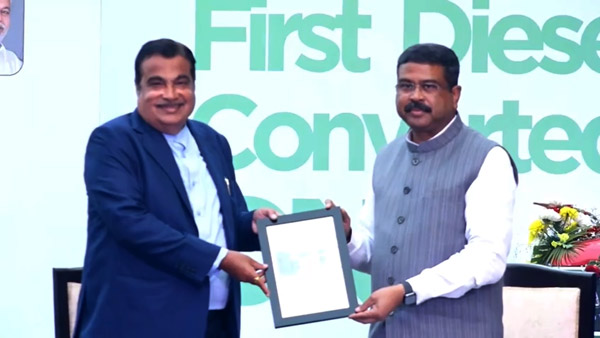 India’s First CNG Tractor Launched: देश का पहला सीएनजी ट्रैक्टर लाॅन्च, ईंधन के खर्च पर करेगा 1.50 लाख की बचत