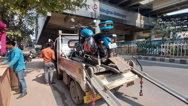 जावा 42 लदी हुई थी टेम्पो के ऊपर फिर भी कट गया ओवरस्पीडिंग का चालान, जानें कैसे