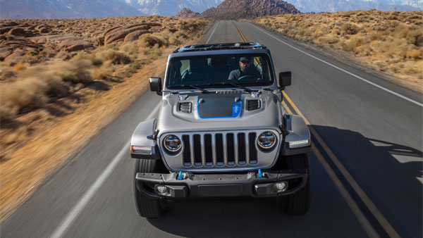 Jeep Wrangler EV SUV Teased: जीप रैंगलर आधारित इलेक्ट्रिक एसयूवी का टीजर हुआ जारी, देखें