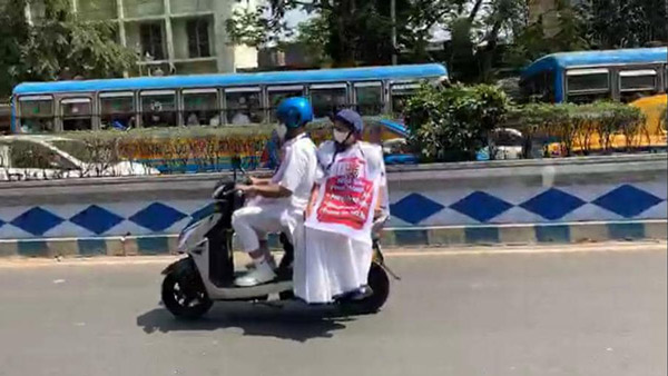 Mamta Banerjee On Electric Scooter: पश्चिम बंगाल की सीएम ने इलेक्ट्रिक स्कूटर पर बैठ निकाली रैली, जानें क्यों