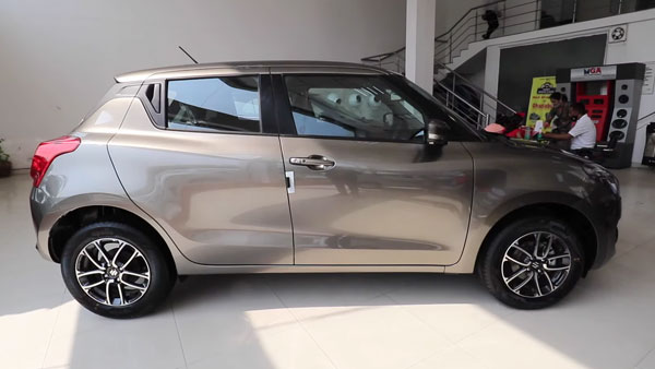 2021 Maruti Swift ZXi+ First Look: नई मारुति स्विफ्ट ए़डएक्सआई+ डीलरशिप पर आई नजर, देखें वीडियो