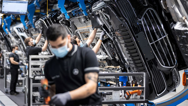 Mercedes Benz Production Milestone: मर्सिडीज-बेंज ने 5 करोड़ वाहन बनाने का आंकड़ा किया पार