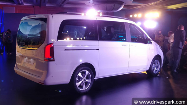 Shilpa Shetty Buys New Mercedes-Benz V Class: शिल्पा शेट्टी ने खरीदी नई मर्सिडीज-बेंज वी क्लास एमपीवी, देखें