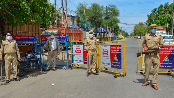 Fine On Spitting On Road: यूपी में चलती गाड़ी से थूका तो होगा 1000 रुपये का जुर्माना