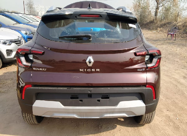 Renault Spotted With Brown Color: ब्राउन पेंट स्कीम के साथ डीलरशिप पर नजर आई रेनॉल्ट काइगर