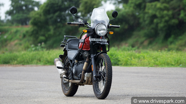 2021 RE Himalayan Green Color Spotted: नई आरई हिमालयन का ग्रीन कलर डीलर यार्ड में आया नजर